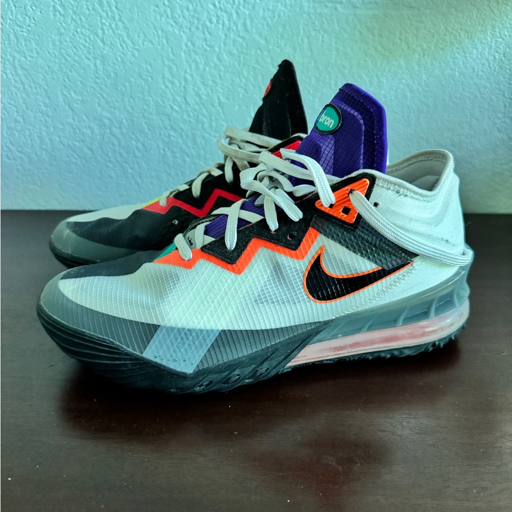 NIKE LeBron 18 Low “Greedy”